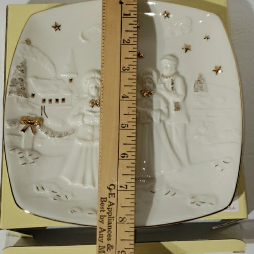 Christmas Mikasa Holiday Elegance Carolers Plate 8"×8" - Picture 5 of 7